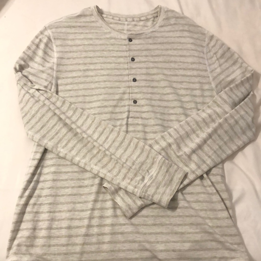 Gently used lululemon long sleeve Henley